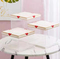 Boîte à Gâteau Transparente avec Couvercle Blanc et Cœurs Rouges